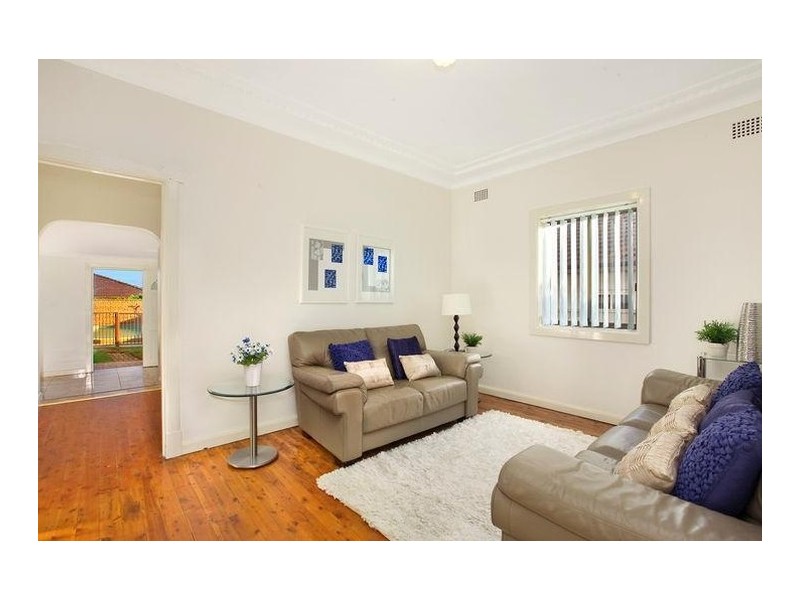 25 Kinsel Avenue, Kingsgrove NSW 2208