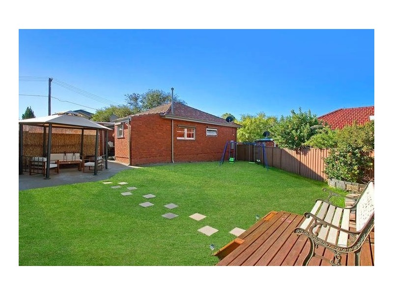 9 Wiggins Avenue, Beverly Hills NSW 2209