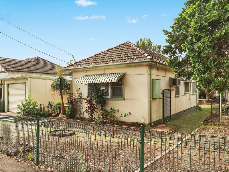 8 Smiths Avenue, Hurstville NSW 2220