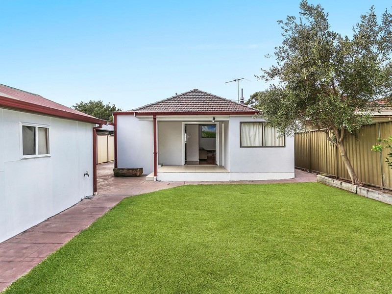 13 Bonalbo Street, Kingsgrove NSW 2208