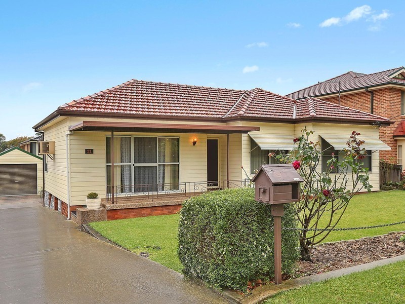 11 Tonitto Avenue, Peakhurst NSW 2210