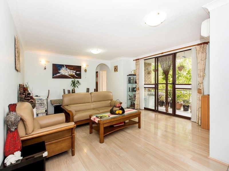 2/8 Gloucester Road, Hurstville NSW 2220