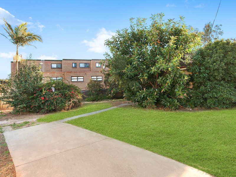 13 Pearce Avenue, Peakhurst NSW 2210