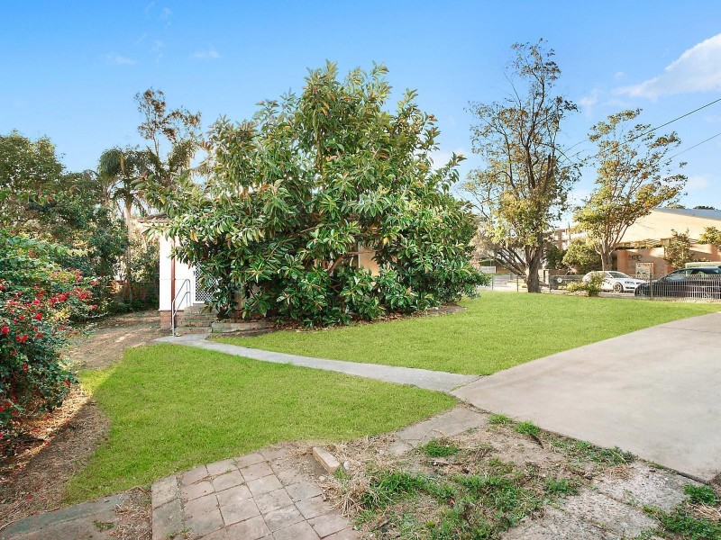 13 Pearce Avenue, Peakhurst NSW 2210