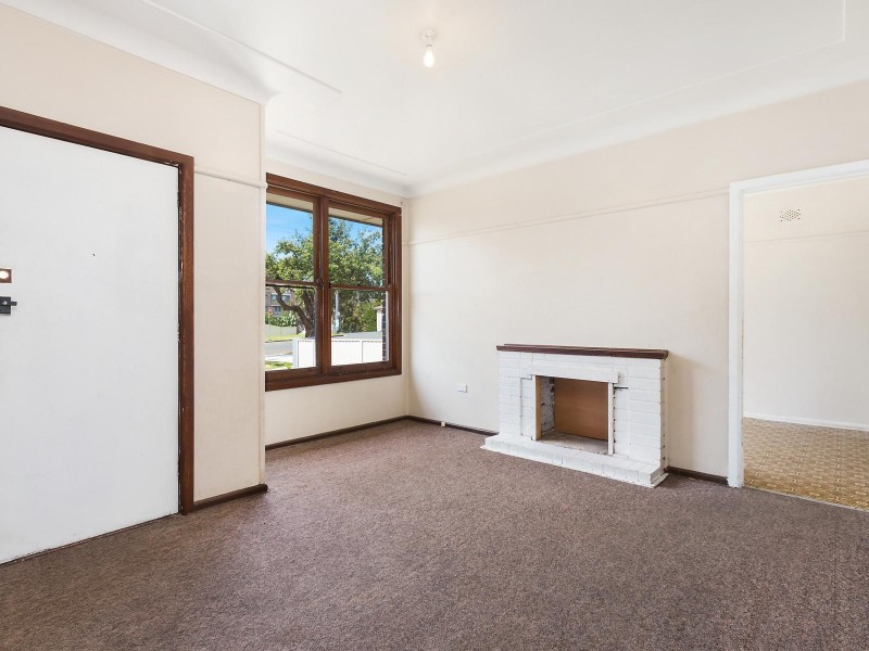 43 Jacques Avenue, Peakhurst NSW 2210