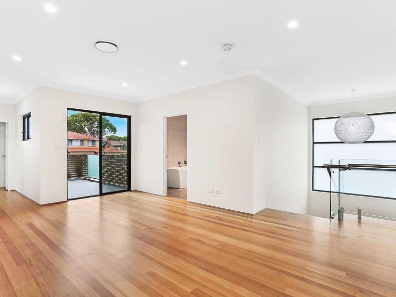 8 Smiths Avenue, Hurstville NSW 2220