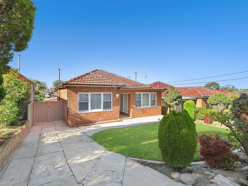 32 Arinya Street, Kingsgrove NSW 2208