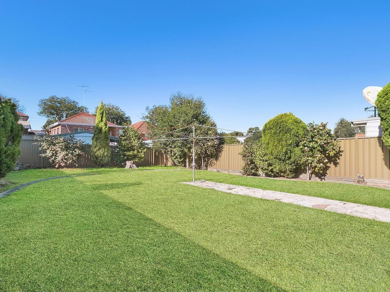 32 Arinya Street, Kingsgrove NSW 2208