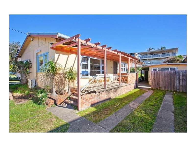 16 Calais Road, Wamberal NSW 2260