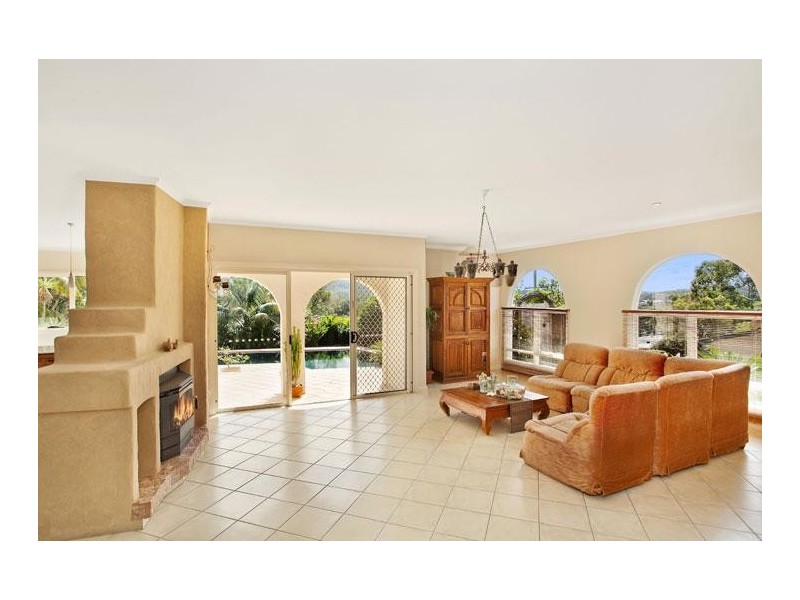 33 Noorong Avenue, Forresters Beach NSW 2260