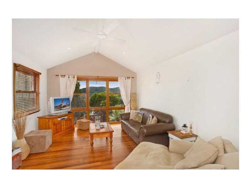 13 Noorong Avenue, Forresters Beach NSW 2260