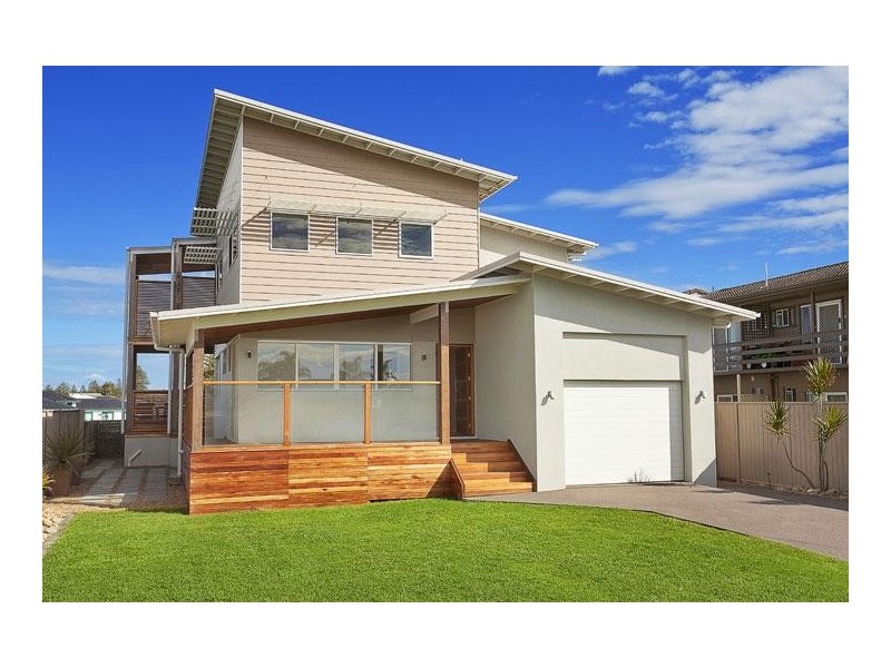 142 Ocean Parade, Blue Bay NSW 2261