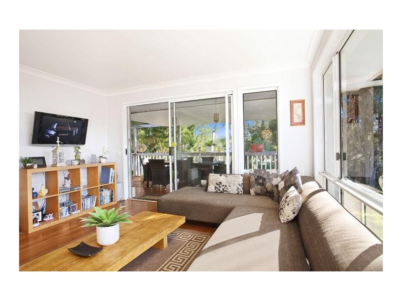 8 Lewis Crescent, Forresters Beach NSW 2260