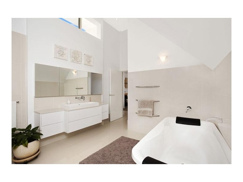 63 Forresters Beach Road, Forresters Beach NSW 2260