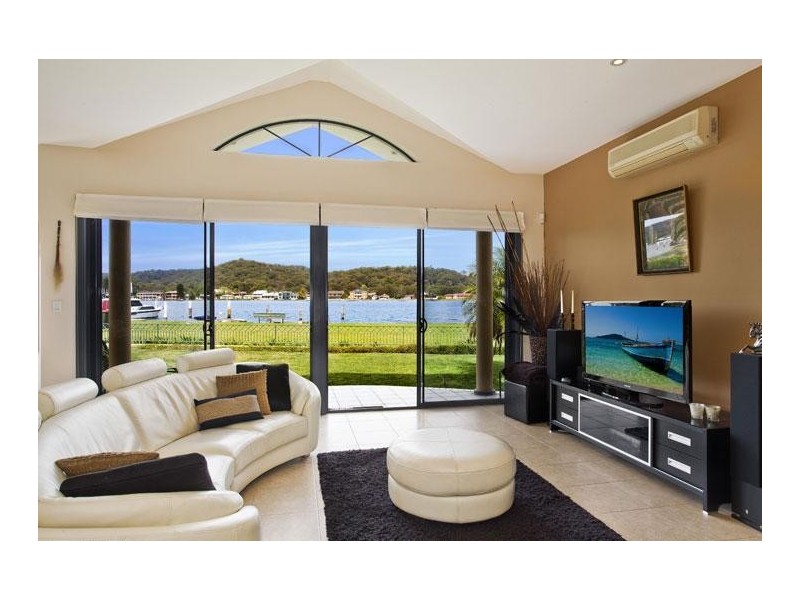 2 Davis Avenue, Davistown NSW 2251