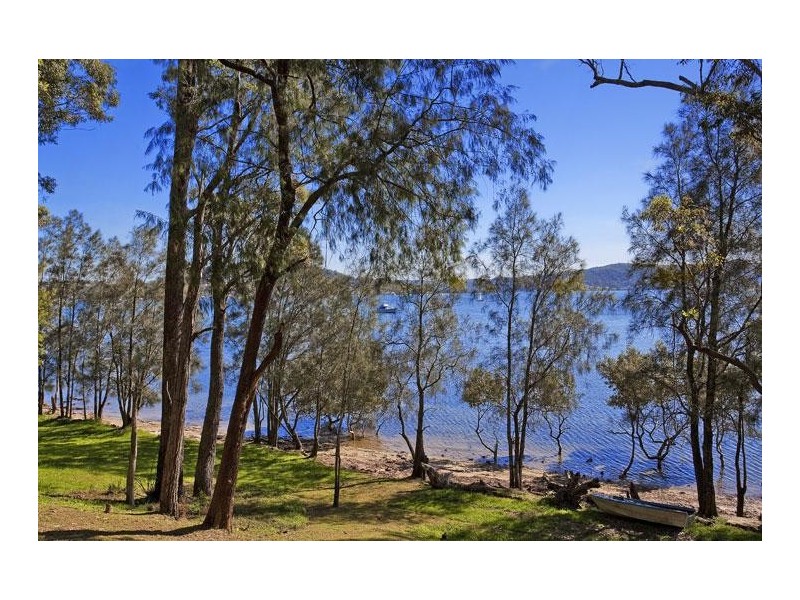 1 Pixie Avenue, Green Point NSW 2251