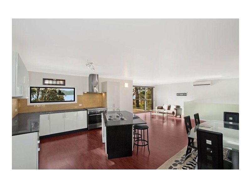 262 Avoca Drive, Green Point NSW 2251