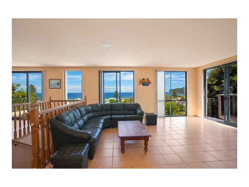 9 Elgata Avenue, North Avoca NSW 2260