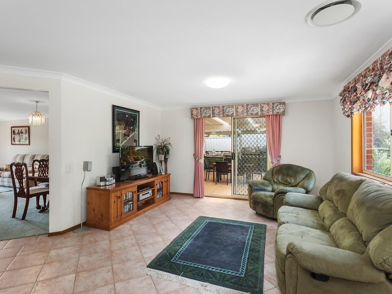16 Day Dawn Place, Erina NSW 2250