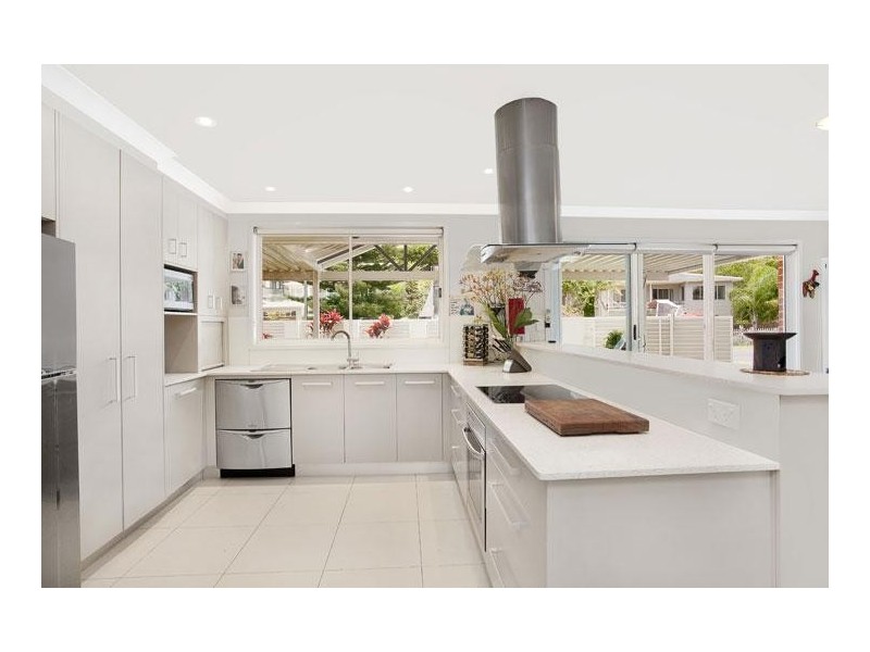 18 Elgata Avenue, North Avoca NSW 2260