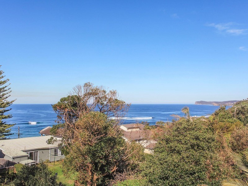 11 Henrys Road, Forresters Beach NSW 2260