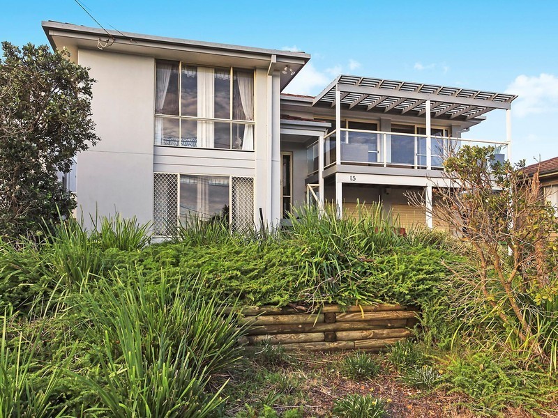 15 Henrys Road, Forresters Beach NSW 2260