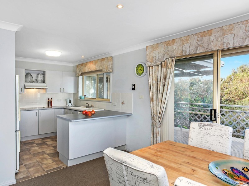 15 Henrys Road, Forresters Beach NSW 2260