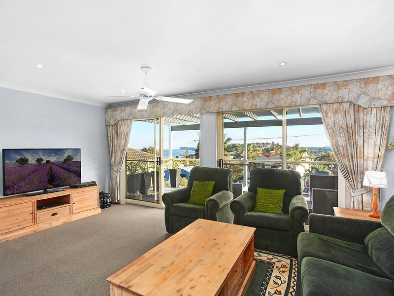 15 Henrys Road, Forresters Beach NSW 2260