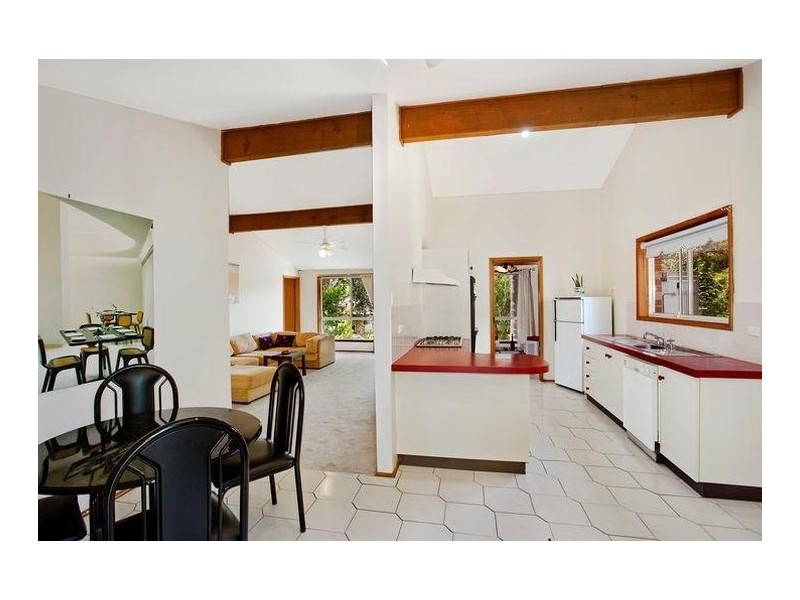 6 White Cedar Close, Green Point NSW 2251