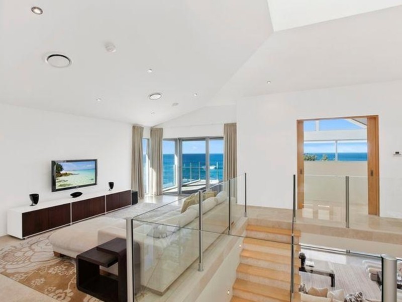 14 South Scenic Road, Forresters Beach NSW 2260