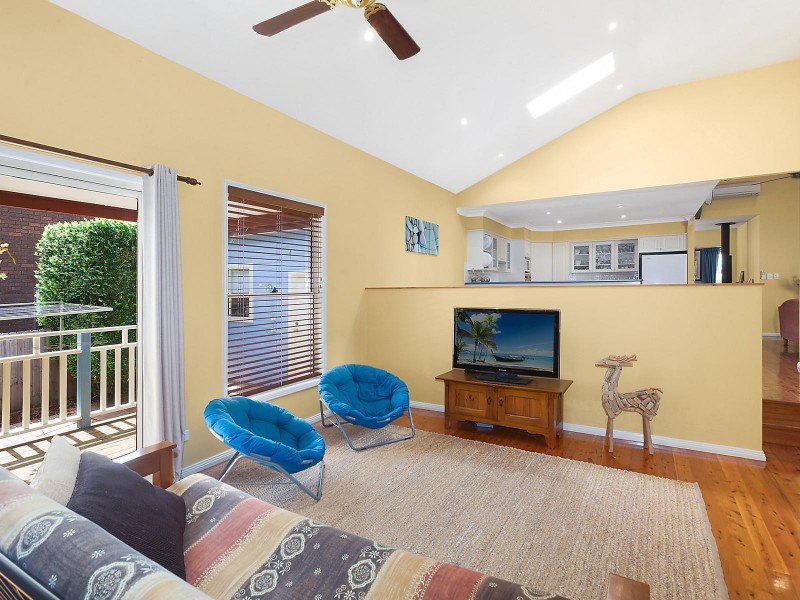 60 Noorong Avenue, Forresters Beach NSW 2260