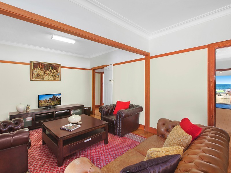 87 Avoca Drive, Avoca Beach NSW 2251