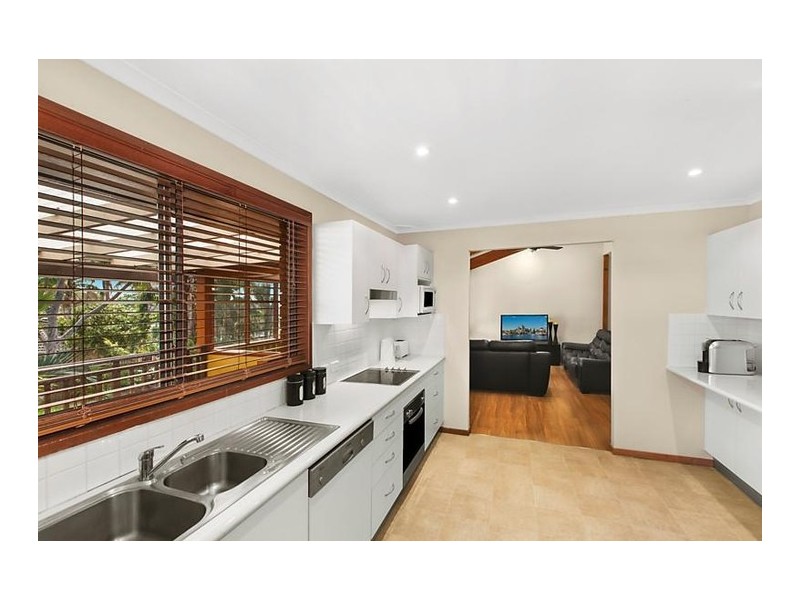 121 Cresthaven Avenue, Bateau Bay NSW 2261