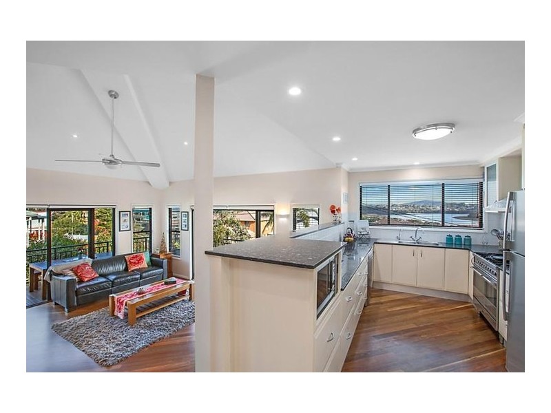 5 Lavinia Street, Forresters Beach NSW 2260