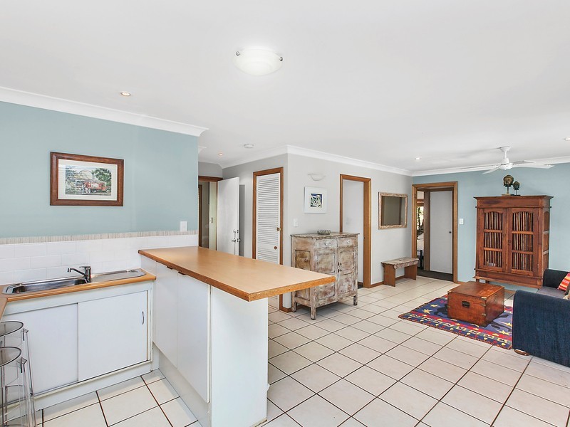 2 Lakeside Drive, Macmasters Beach NSW 2251