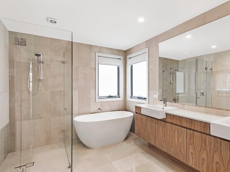 16 Applegum Close, Erina NSW 2250