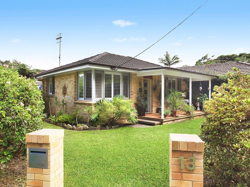 13 Reserve Drive, Bateau Bay NSW 2261