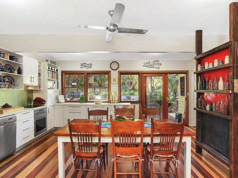 4 Lakeside Drive, Macmasters Beach NSW 2251