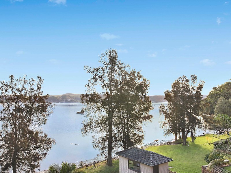 11 Elfin Hill Road, Green Point NSW 2251