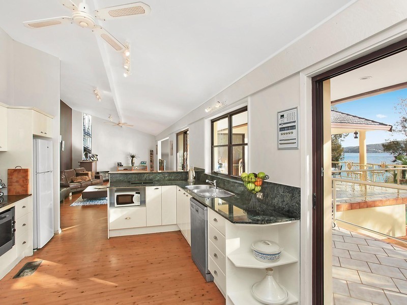 11 Elfin Hill Road, Green Point NSW 2251