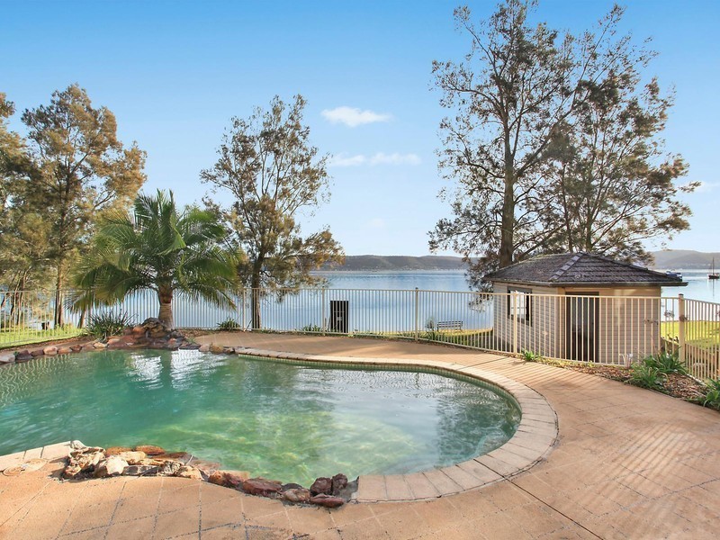 11 Elfin Hill Road, Green Point NSW 2251