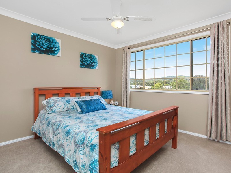 36 Lancaster Parade, Bateau Bay NSW 2261