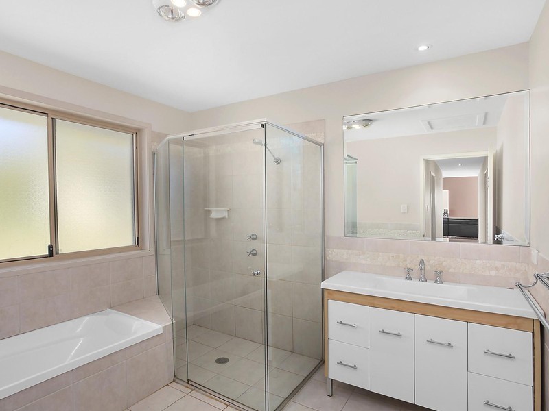 1/1 Talara Avenue East, Bateau Bay NSW 2261