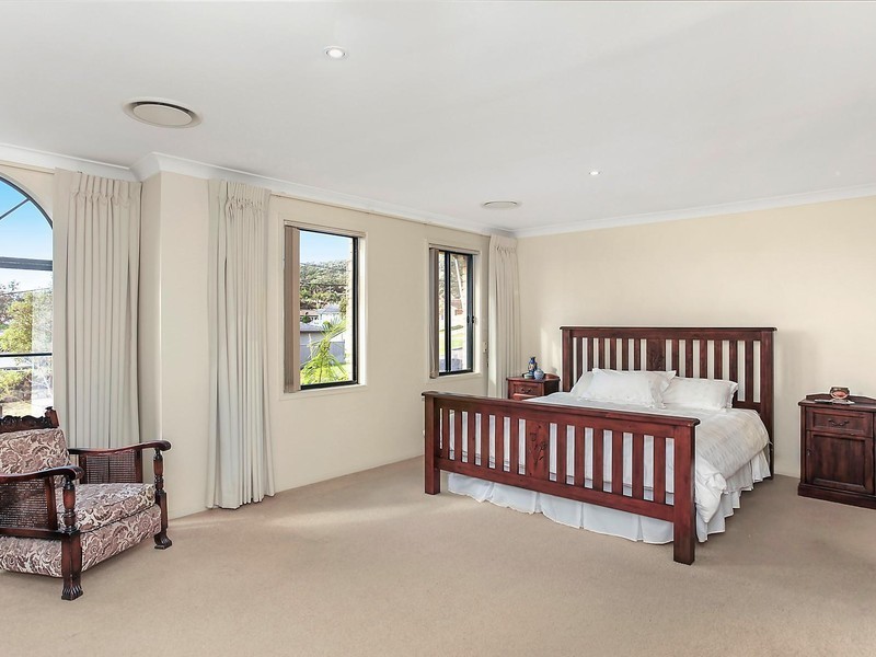9 Lewis Crescent, Forresters Beach NSW 2260