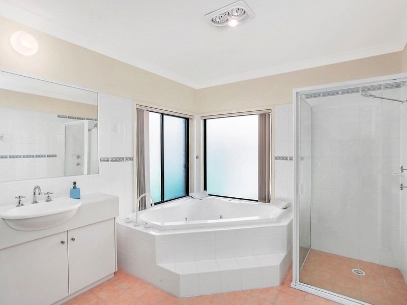 9 Lewis Crescent, Forresters Beach NSW 2260
