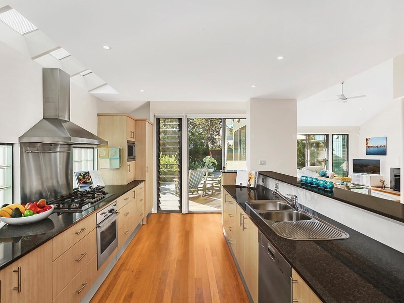 30 Lake Street, North Avoca NSW 2260