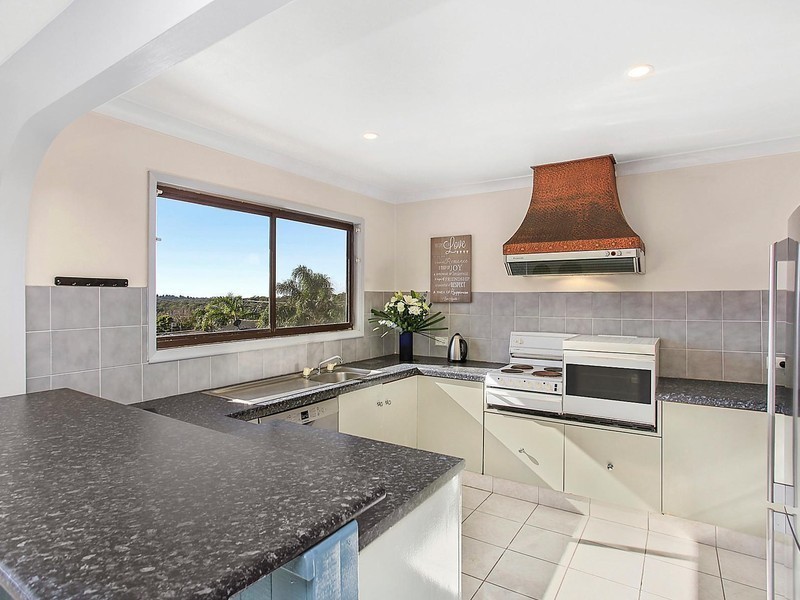 18 Vista Parade, Bateau Bay NSW 2261