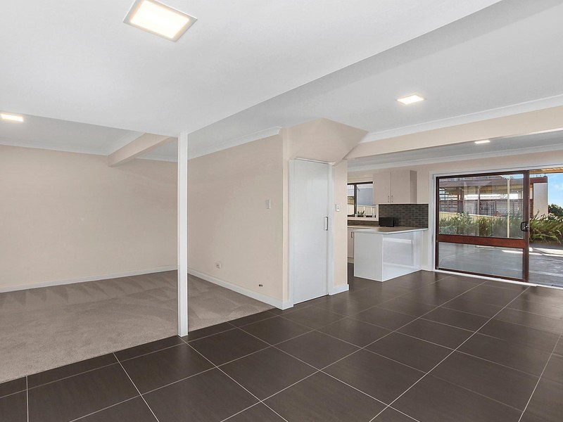 18 Vista Parade, Bateau Bay NSW 2261