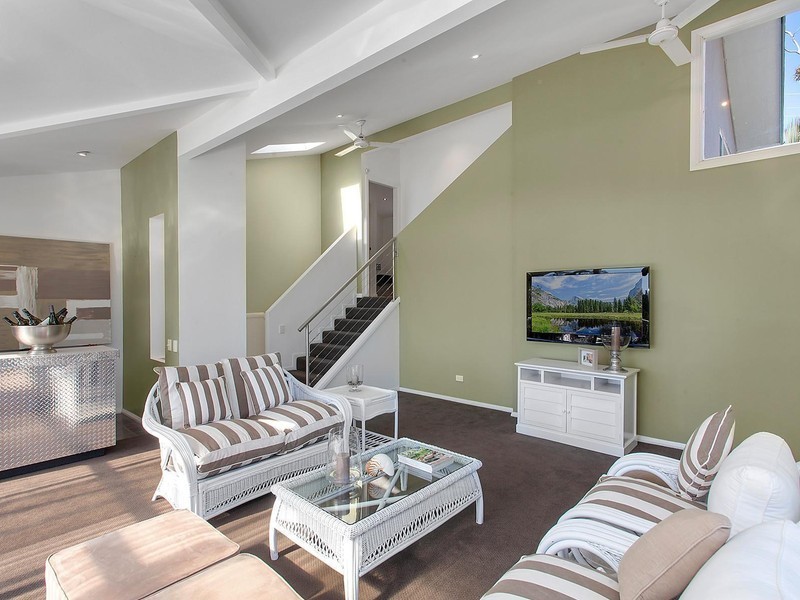 2 Stephenson Road, Bateau Bay NSW 2261