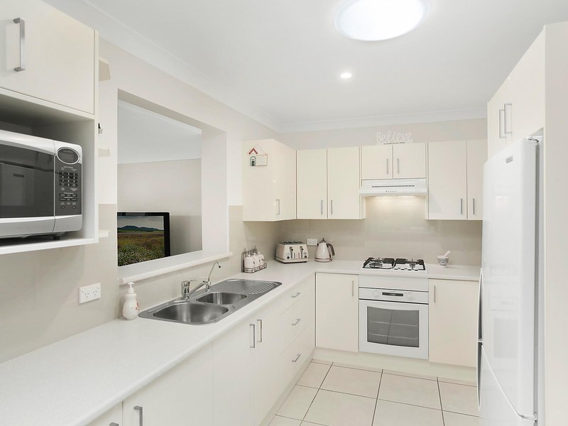 9 Borrodale Avenue, Bateau Bay NSW 2261